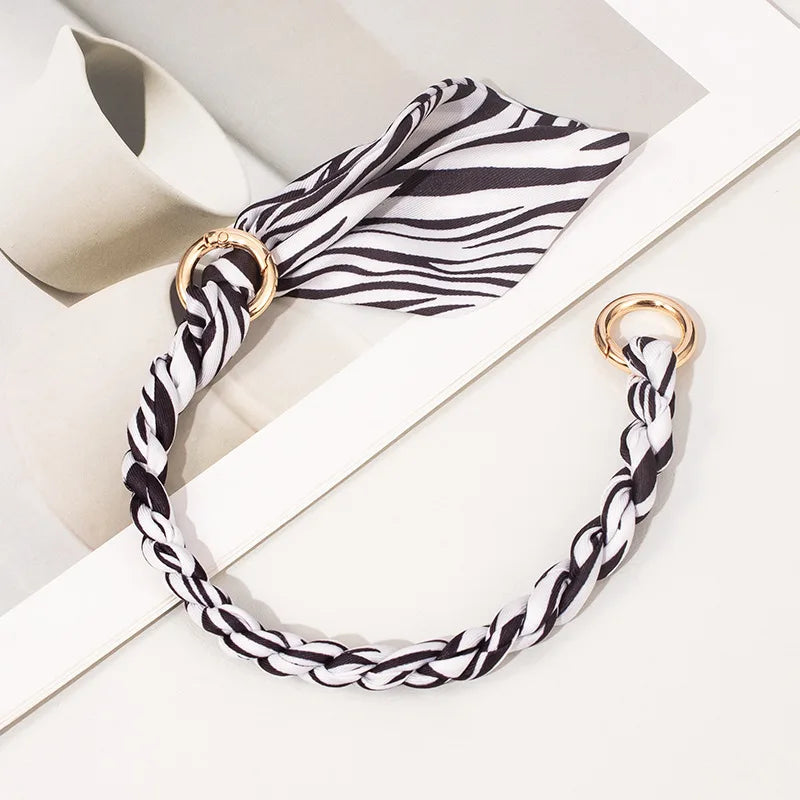 Eleganter Seidenschal "Floral Touch"